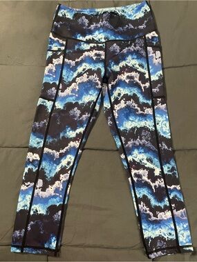 CVG Storm Print Capri Leggings XS